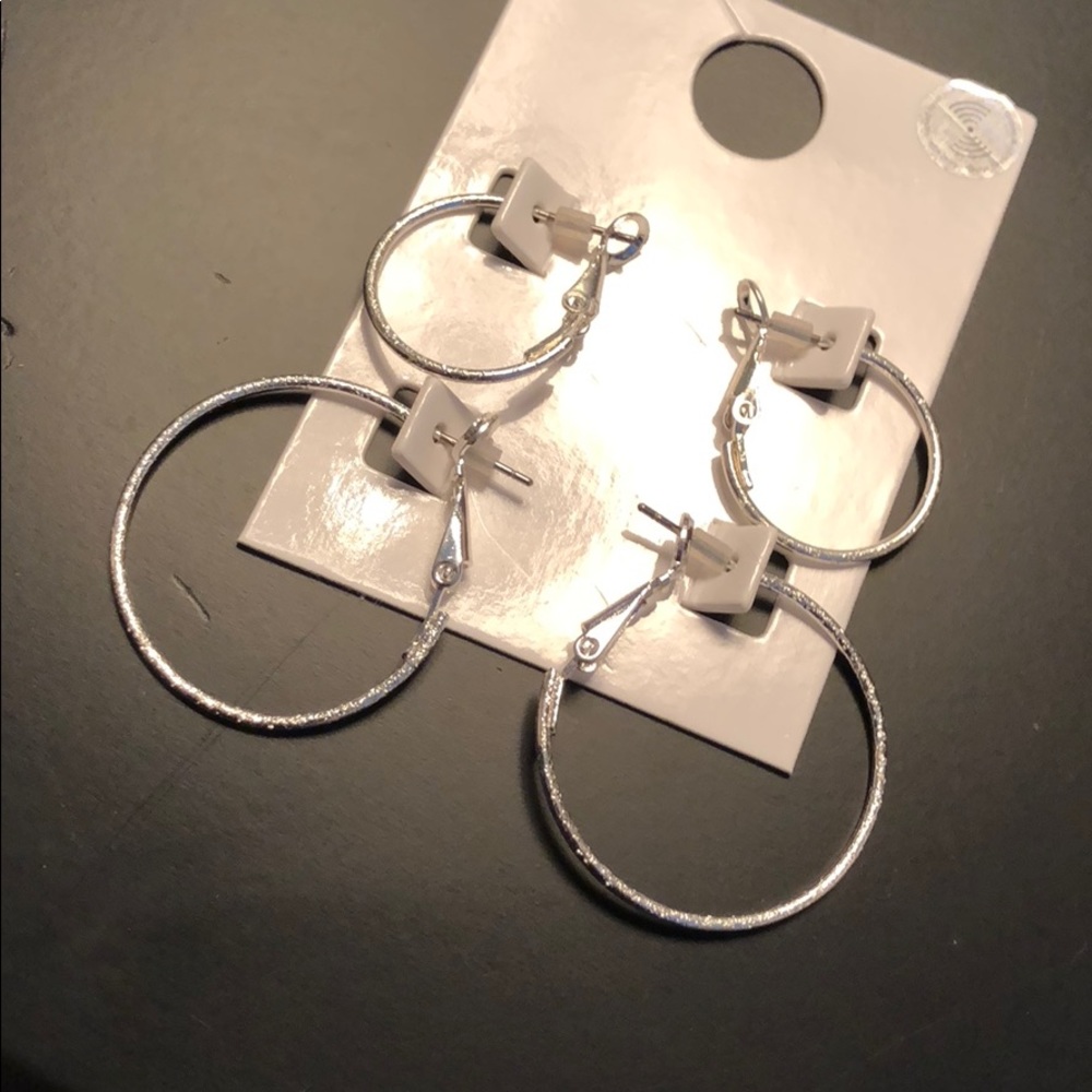 Small silver hoop earrings ( 2 pairs )